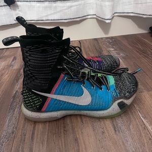 Kobe women’s basketball shoes size 8.5